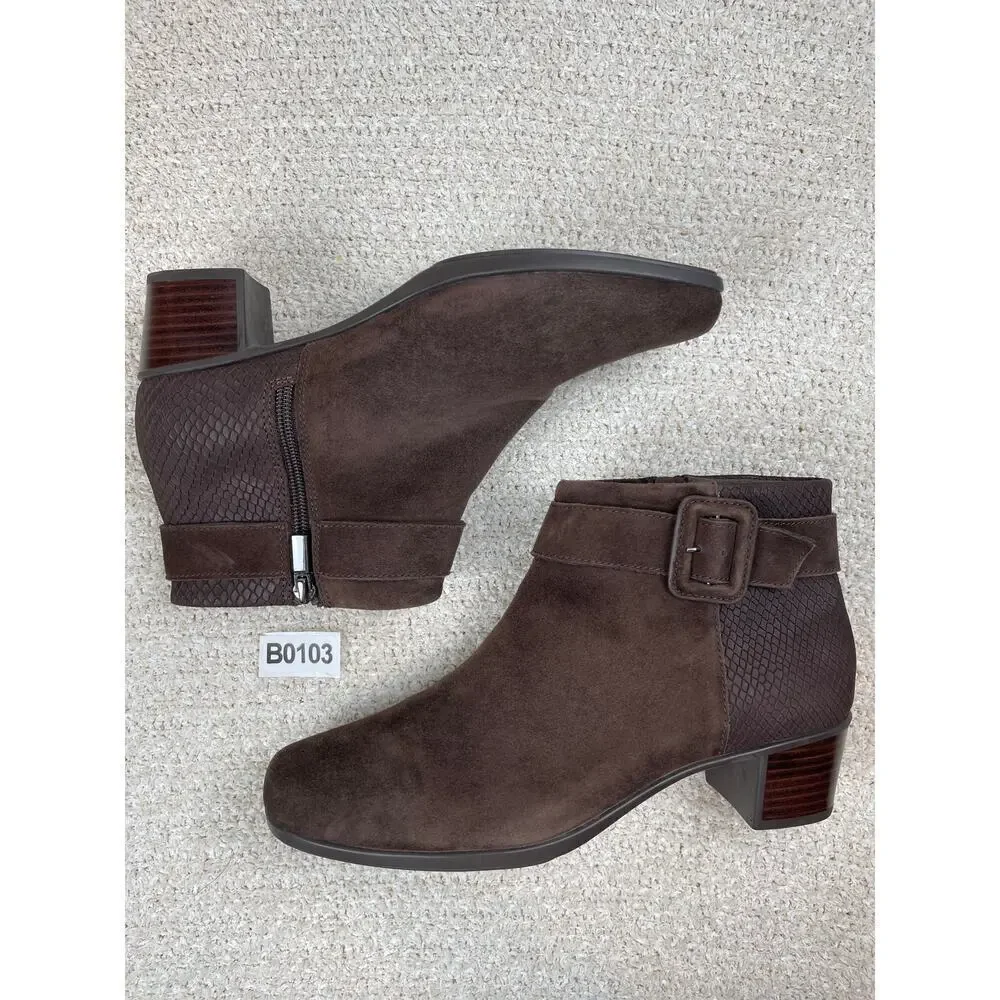 MUNRO Women's Callie Suede Ankle Booties 10M Brown Buckle Detail Stacked Heel